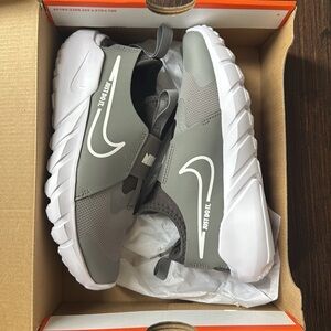 Nike Flex Runner 2 - New in Box!